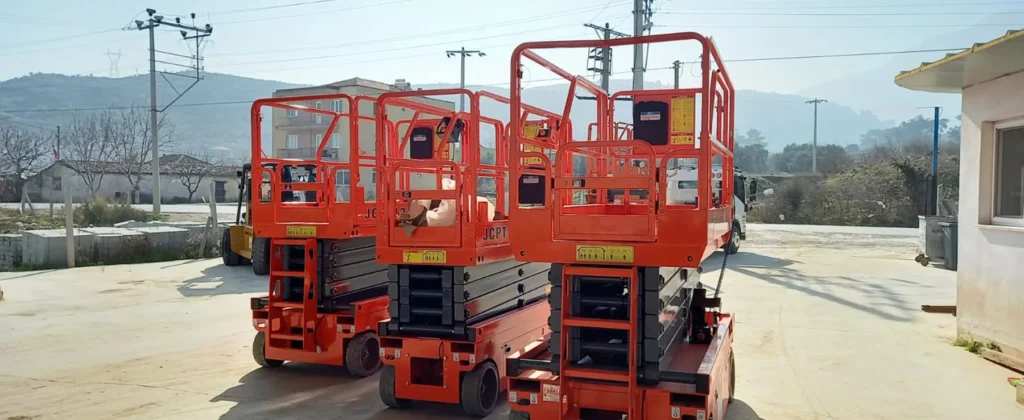 Turuncu manlift makaslı platformlar
