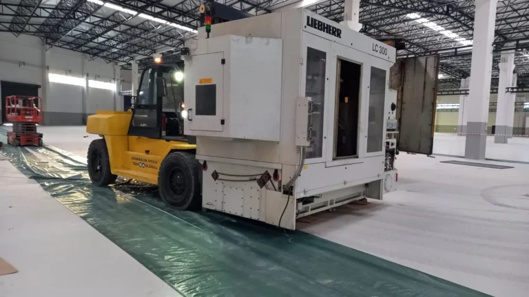 Fabrika içinde makine taşıma